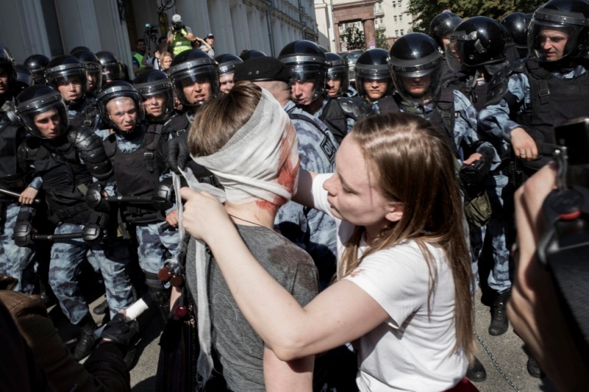 Травмированные (?) во время столкновения кое-кого с кое-кем. Фото: Анна Артемьева